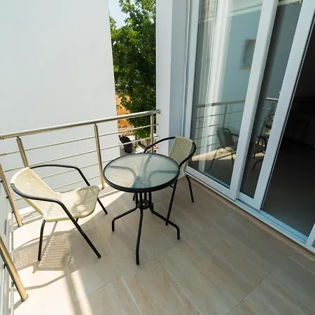 Luxury Two-bedroom Penthouse In Center Incredible Place Lapta, B9 شقة *